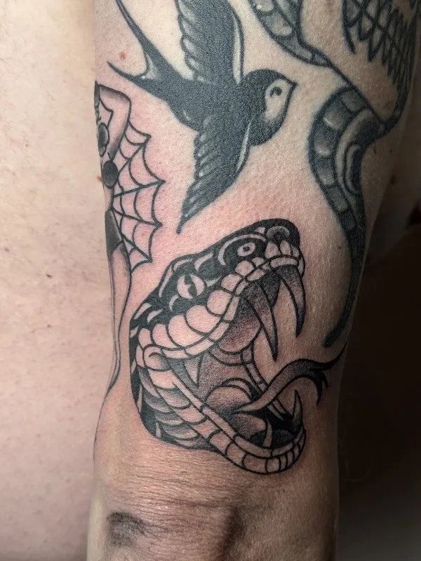 AKANA BLACK & OVOO TATTOO