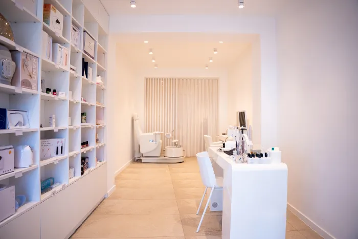 AVEC ANTI-AGING SOLUTIONS