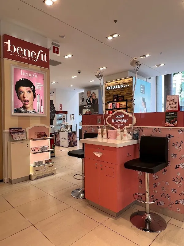 Benefit Cosmetics BrowBar INNO Antwerpen