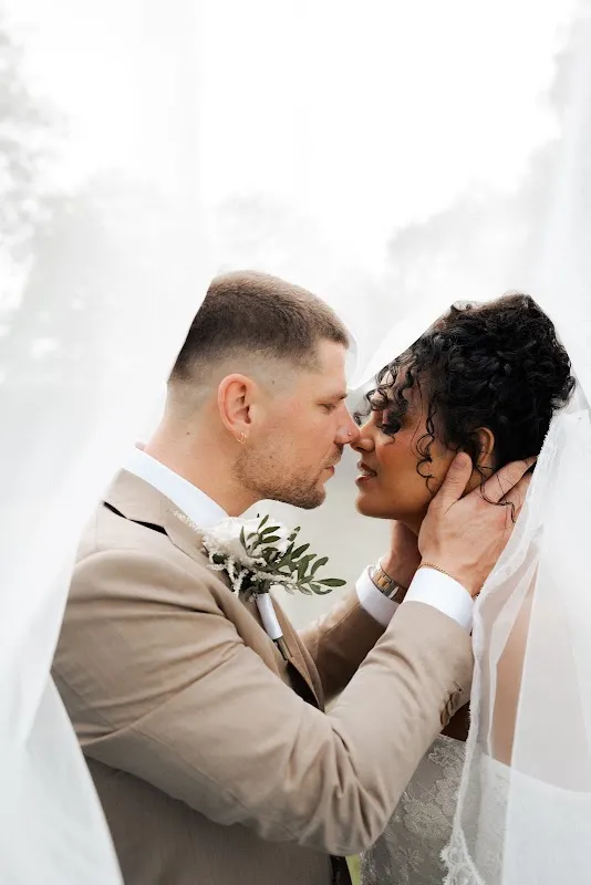 Brides by Pouchka – Bridal make-up and hairstyling