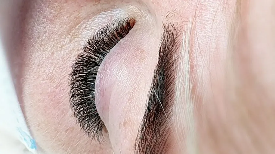DUOZA – wimperextensions, lashlift, epilatie wenkbrauwen, hennabrows & gel nagels