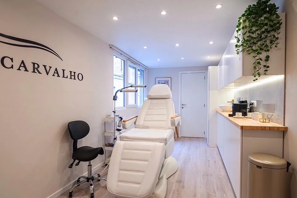 Gabi Carvalho Microblading