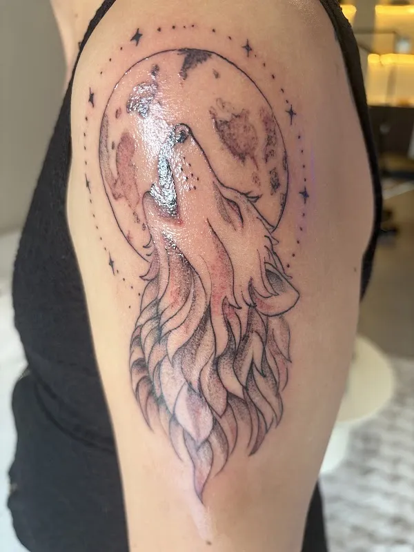 Lye Noir – Fine Line Tattoo Artist
