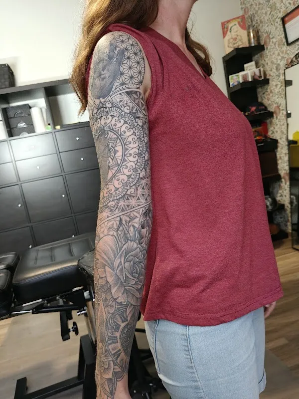 Tattoo-piercing studio Inktraction