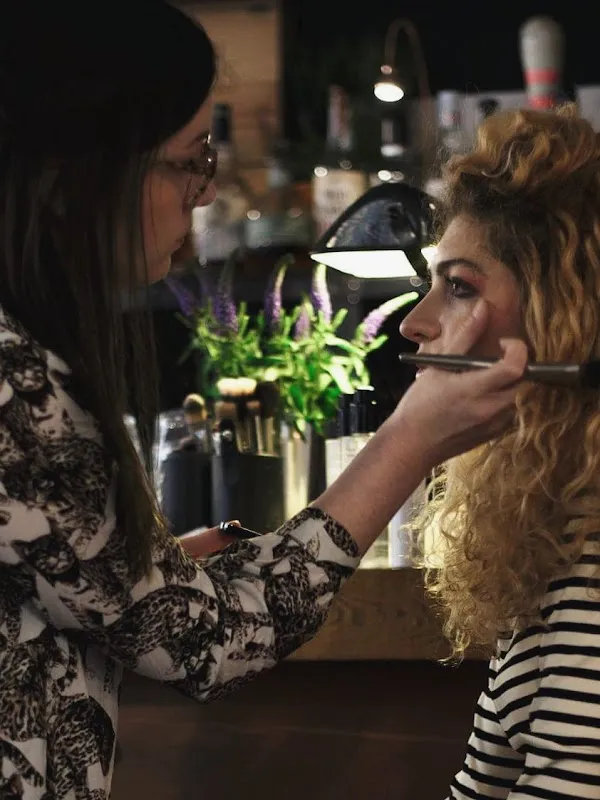 THE VINTAGE MAKEUP CORNER