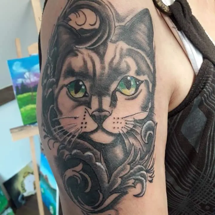 Tom tattoo art shop
