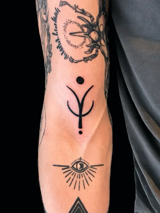Y Moon Ink
